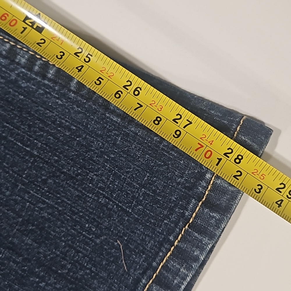 LEVI SIGNATURE STRETCH LOW RISE BOOTCUT - Picture 8 of 9